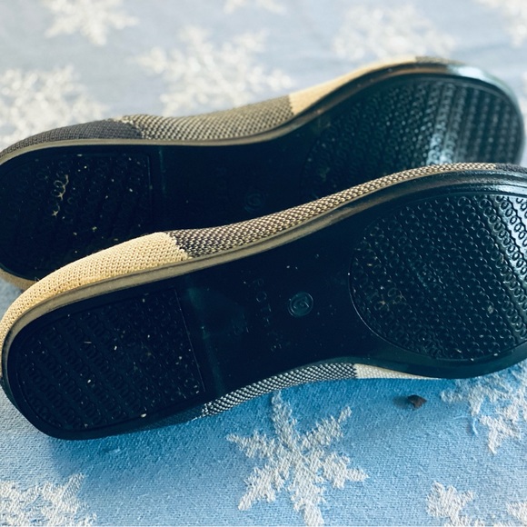 Rothy's Captor black charcoal and cream flats size 7.5 - Picture 5 of 6